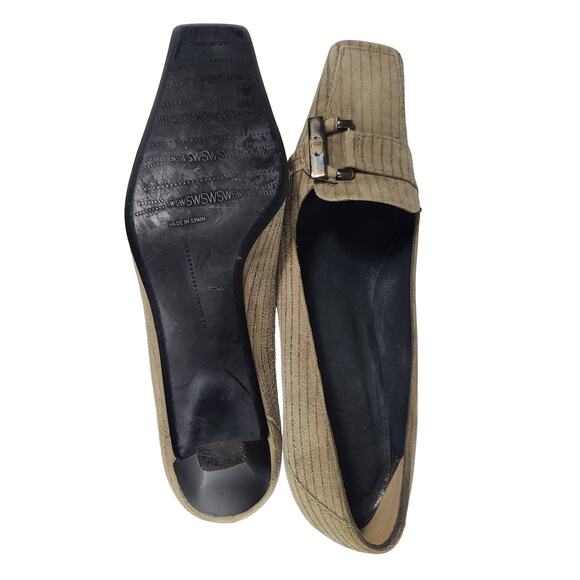 Stuart Weitzman Gray Taupe Quilted Suede Pumps Heels Shoes Size 6 M - Picture 6 of 6